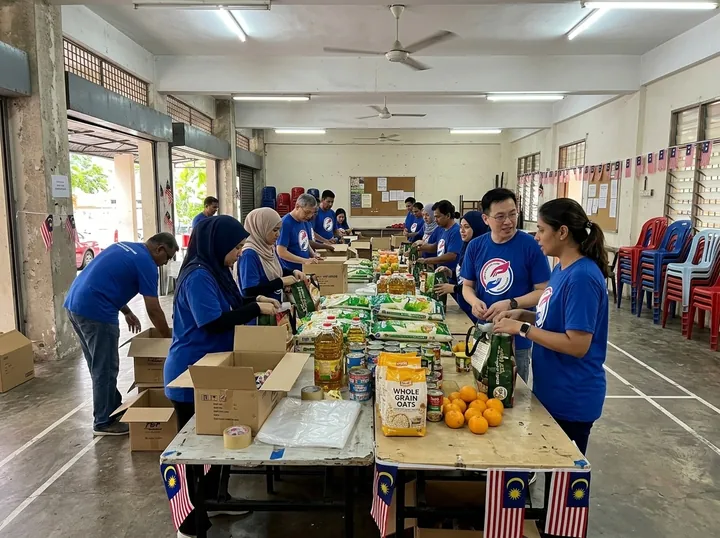 Packing groceries for the Merdeka community activity.